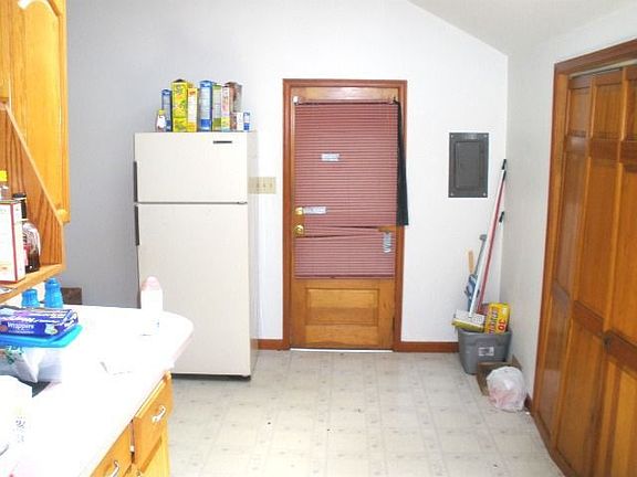 Kitchen w/Vaulted Ceiling!
