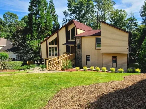 2696 Long Lake Ter NE, Roswell, GA 30075