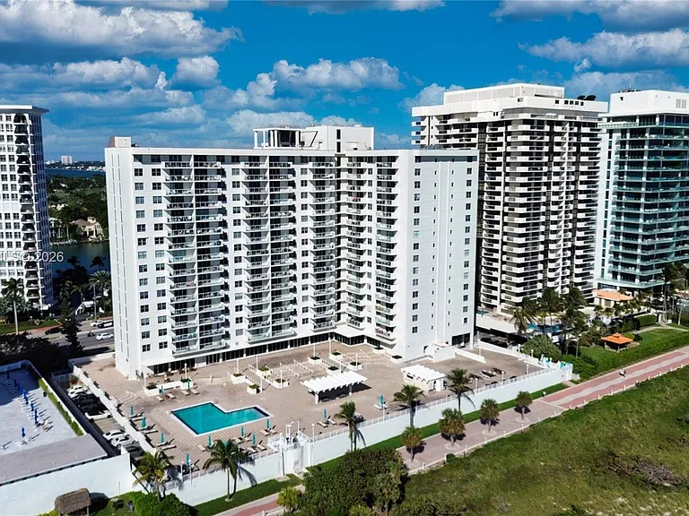 5701 Collins Ave #Penthouse 08 — Photo 30