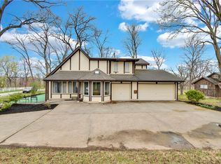12651 Quail Hollow Dr, Kansas City, KS 66109