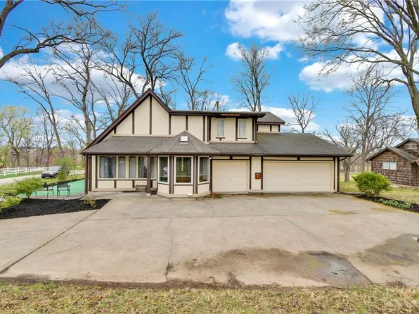 12651 Quail Hollow Dr, Kansas City, KS 66109