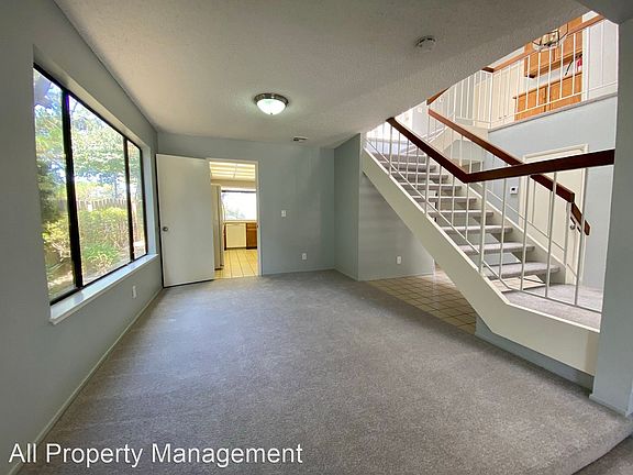 4th image of 2025 Sea Cliff Way