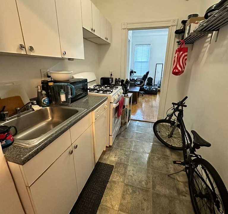 1st image of 100 Pearl St #1