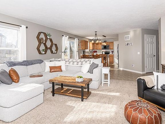 4th image of 10901 Alamosa Dr
