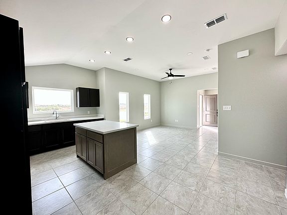 3rd image of 134 Gillian Dr