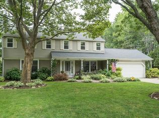 263 Stonehenge Dr, Orchard Park, NY 14127