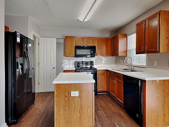 3rd image of 1333 Harland St