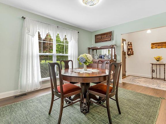 5th image of 434 Winding Woods Dr