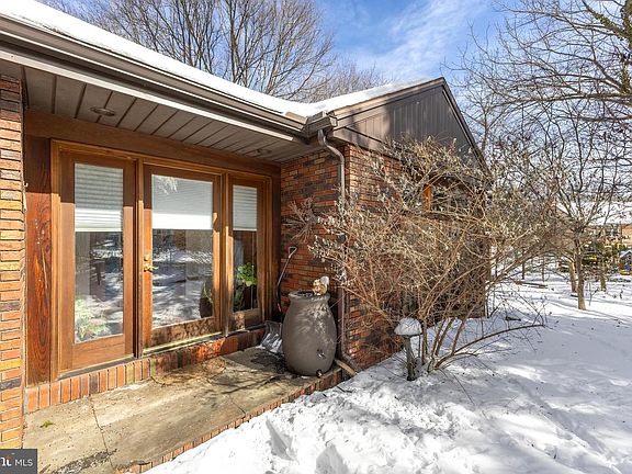 3rd image of 612 Holly Ct