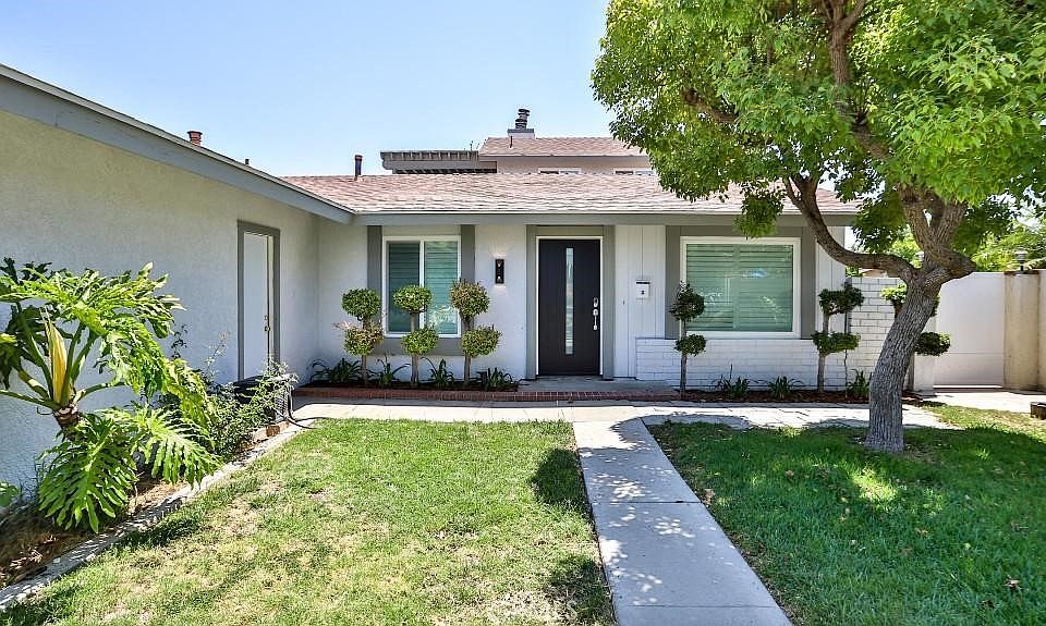 1st image of 822 E Borchard Ave