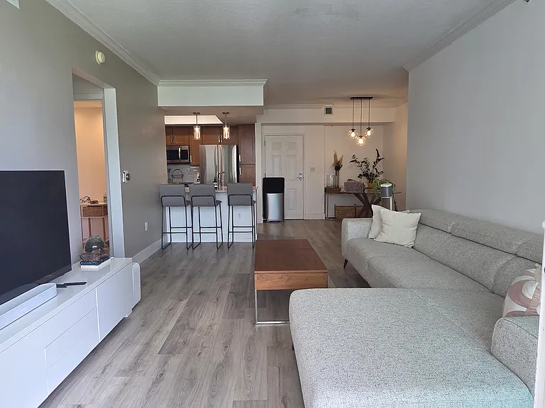 2000 N Bayshore Dr #507 — Photo 9