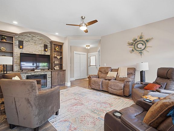 5th image of 1180 Primrose Ln