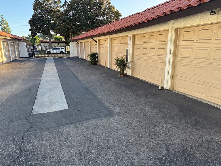 Castilian Park Apartments — Photo 9