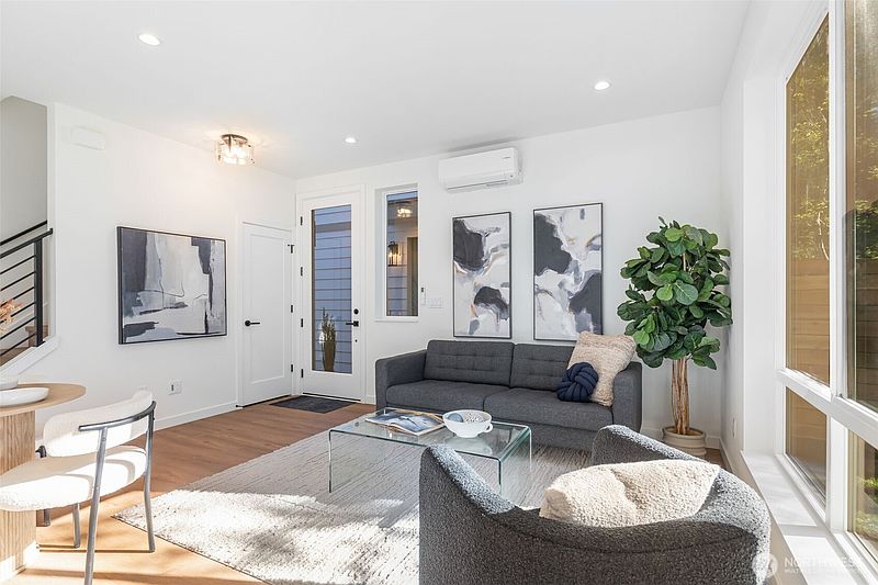 3rd image of 123 N 136th Street