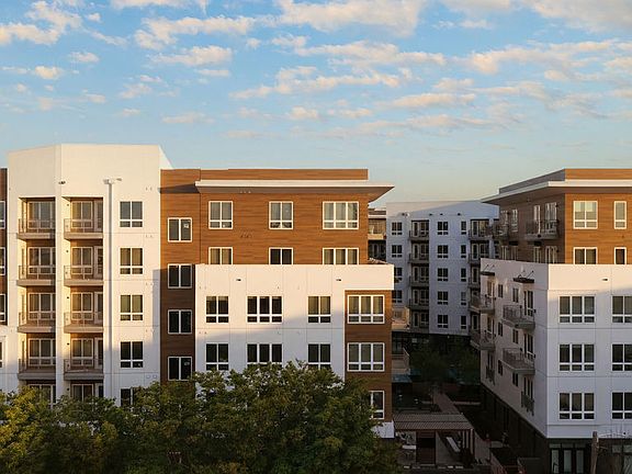 4th image of 912 2nd Ave N #200