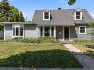 219 S Summit Dr, Port Washington, WI 53074
