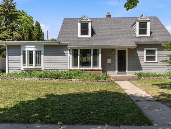 219 Summit DRIVE, Port Washington, WI 53074