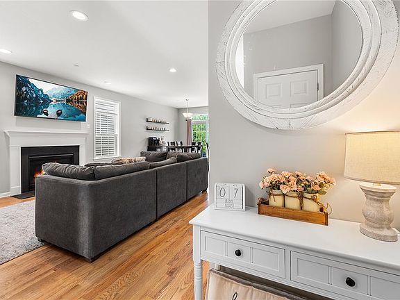 5th image of 2213 Huntington Ln