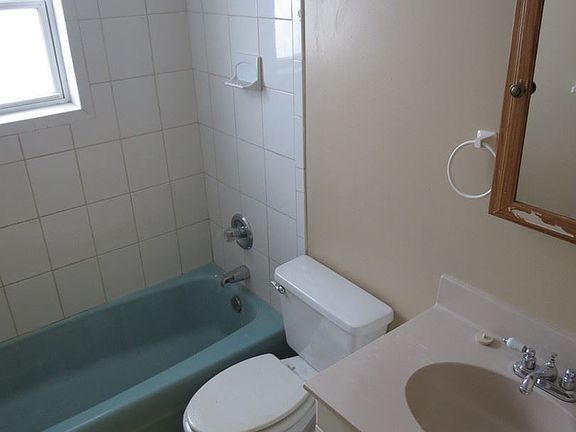 4th image of 531 W 20th St APT 33