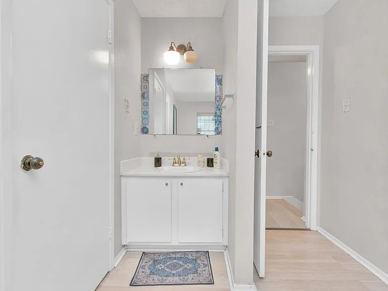 5837 Sunforest Dr — Photo 20
