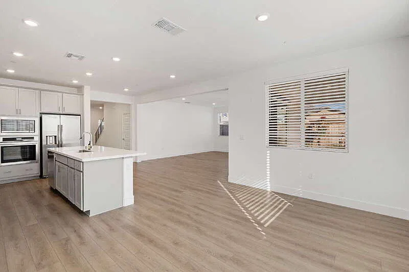 3 bed, 3.0 bath, 2558 sqft, $3,200 — Photo 4
