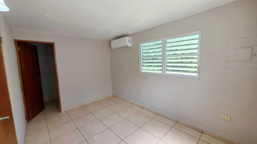 3 bed, 1.0 bath, 1380 sqft, $1,200 — Photo 4