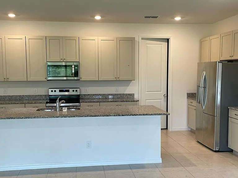 711 Steerview St — Photo 19