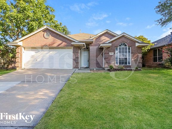 2nd image of 3809 Berrybush Ln