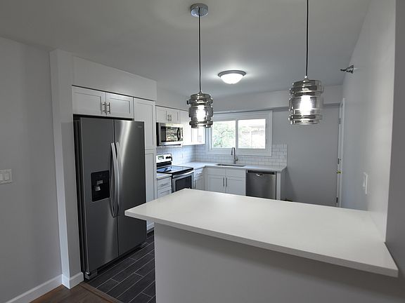 5th image of 4106 Cove Ln APT B