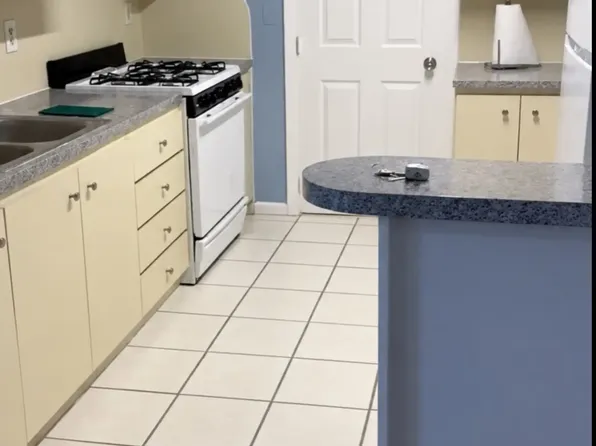 965 SE 1st St, Hialeah, FL 33010