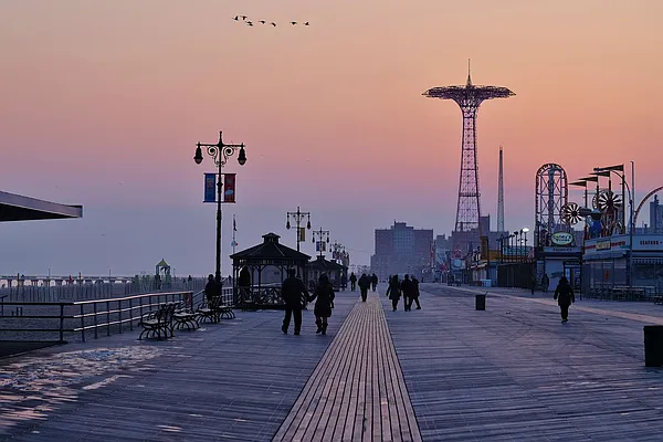 Sold by Thomas Lipovetsky, LREB | media 19