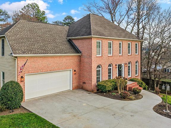2nd image of 1942 Cedardale Ln