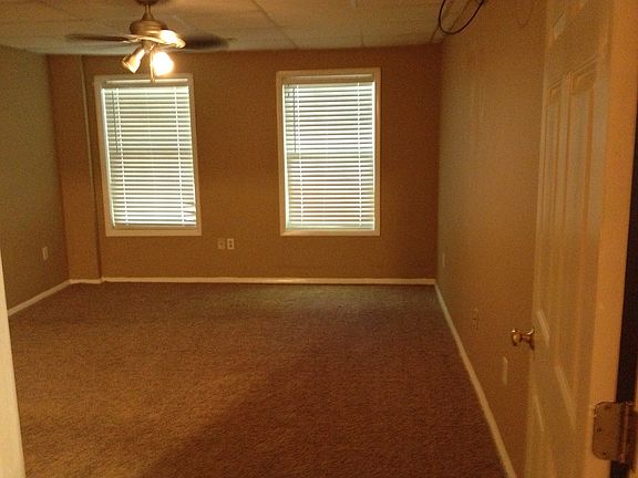 2nd image of 196 Oakwood Cir