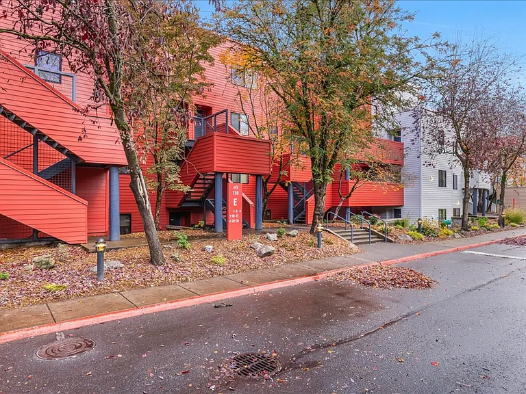 730 NW Naito Pkwy #E22 — Photo 22