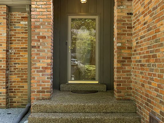 5th image of 7378 Bridle Dr