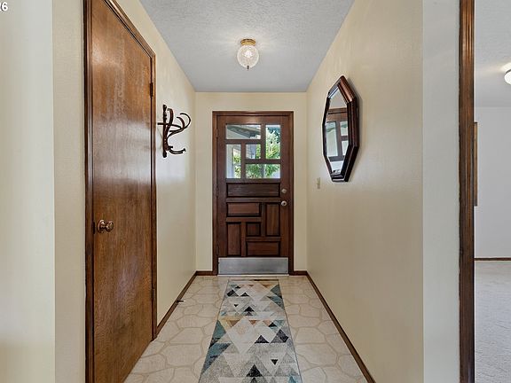 4th image of 2571 Troy Ct