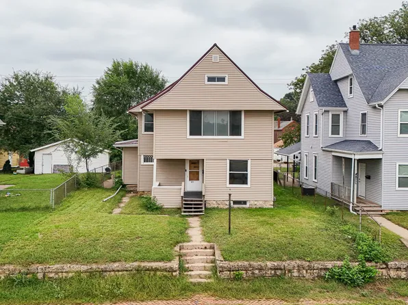 811 Garfield Ave, Dubuque, IA 52001
