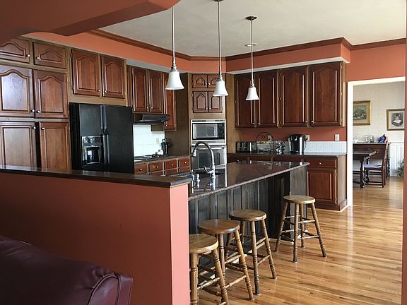 3rd image of 8411 Turnberry Dr