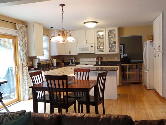 3rd image of 63 Brittany Ln