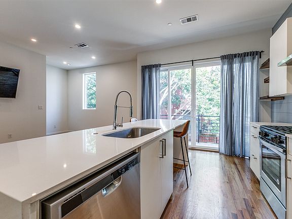 5th image of 3816 San Jacinto St Unit 309