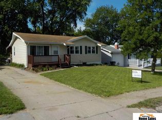 417 W West Plains Rd, Gretna, NE 68028