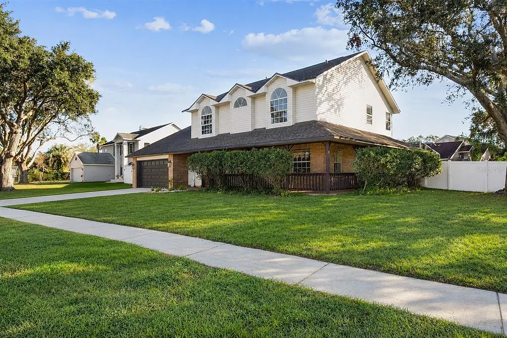 4 bed, 4.0 bath, 2442 sqft, $3,200 — Photo 2