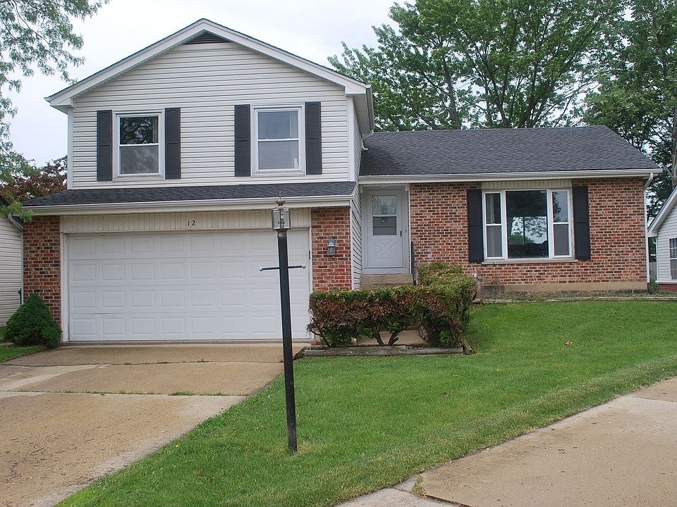 1st image of 12 Woodbury Ct
