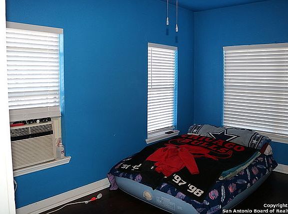 4th image of 1070 W Malone Ave