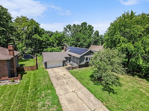 4th image of 6704 Lakeshore Dr