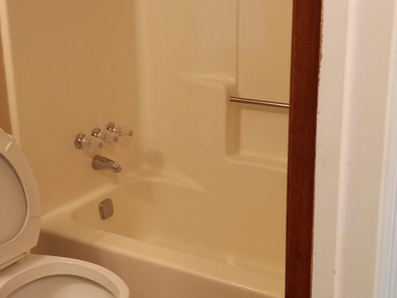 3rd image of 21 Forest Pl #21