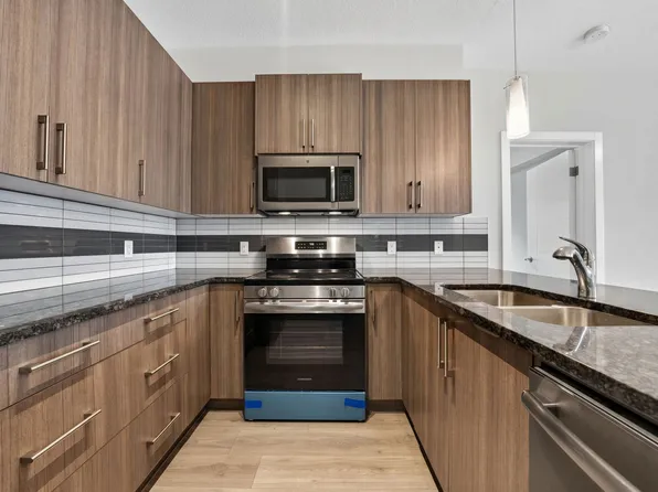 20 Sage Hill Ter NW #202, Calgary, AB T3R 0W8