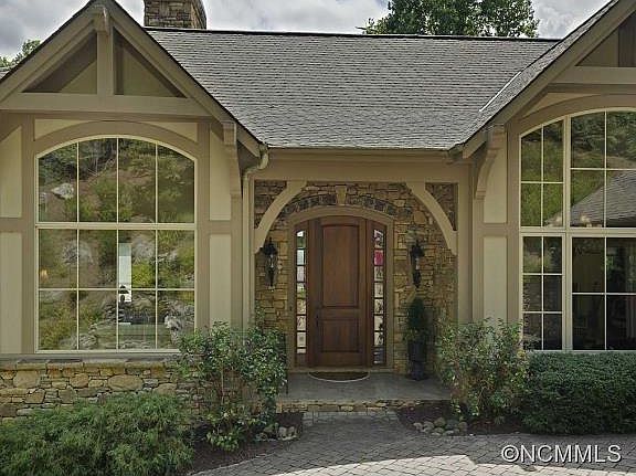 2nd image of 40 Falls Ln