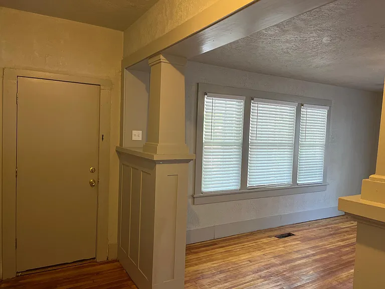 603 W Boyd St #UPSTAIRS — Photo 5