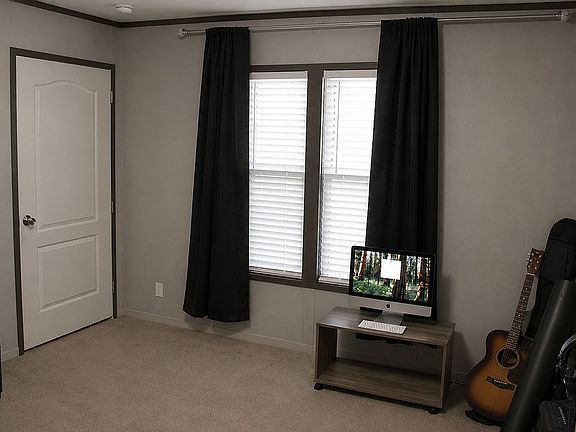 4th image of 142 Embassy Dr